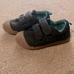 Boys casual shoe